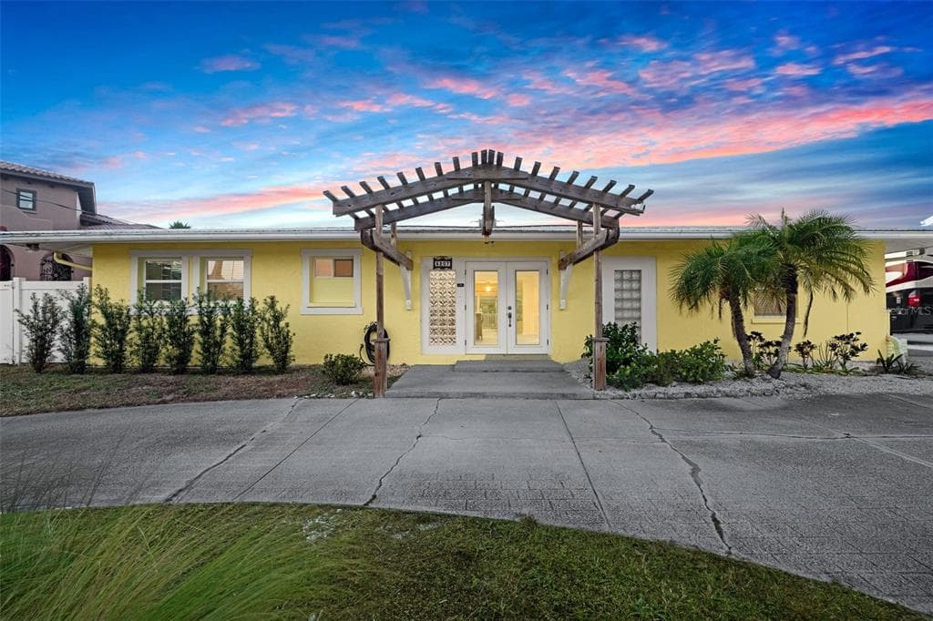 5207 PALMETTO POINT DRIVE