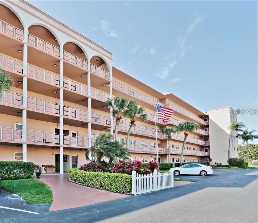 5521 80TH STREET N UNIT 311 ST PETERSBURG, FL 33709