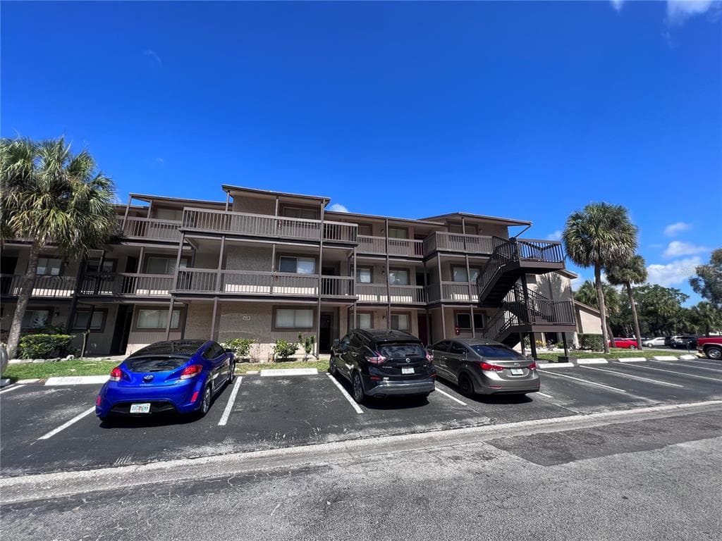 6308 NEWTOWN CIRCLE UNIT 8B1 TAMPA, FL 33615