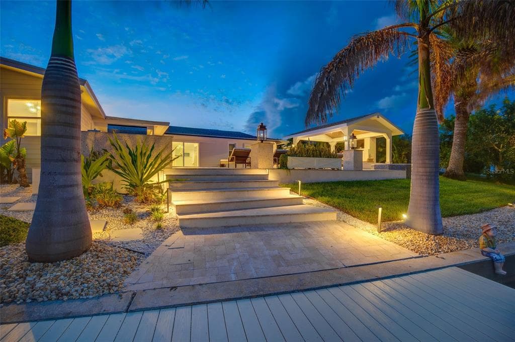 807 SNUG ISLAND CLEARWATER, FL 33767