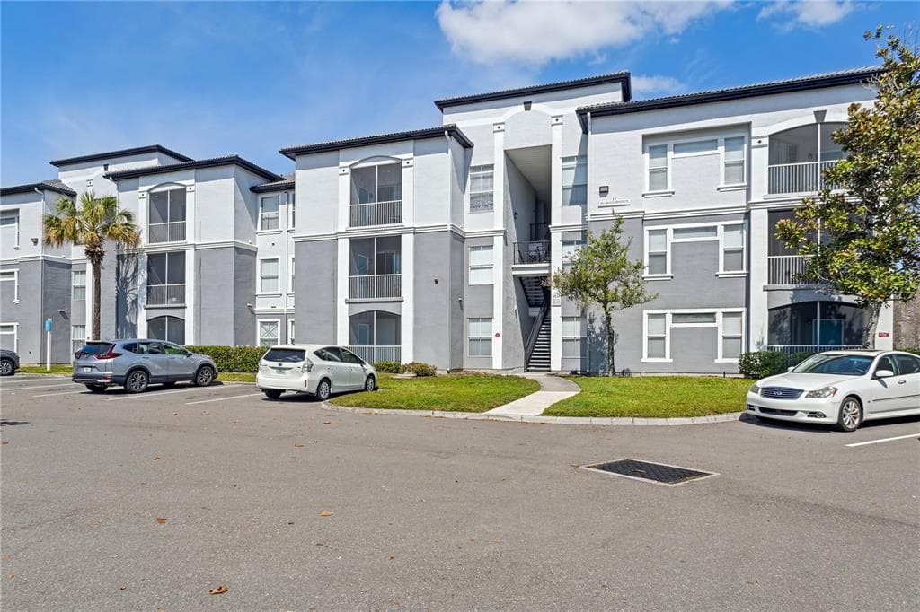 5511 LEGACY CRESCENT PLACE UNIT 201 RIVERVIEW, FL 33578