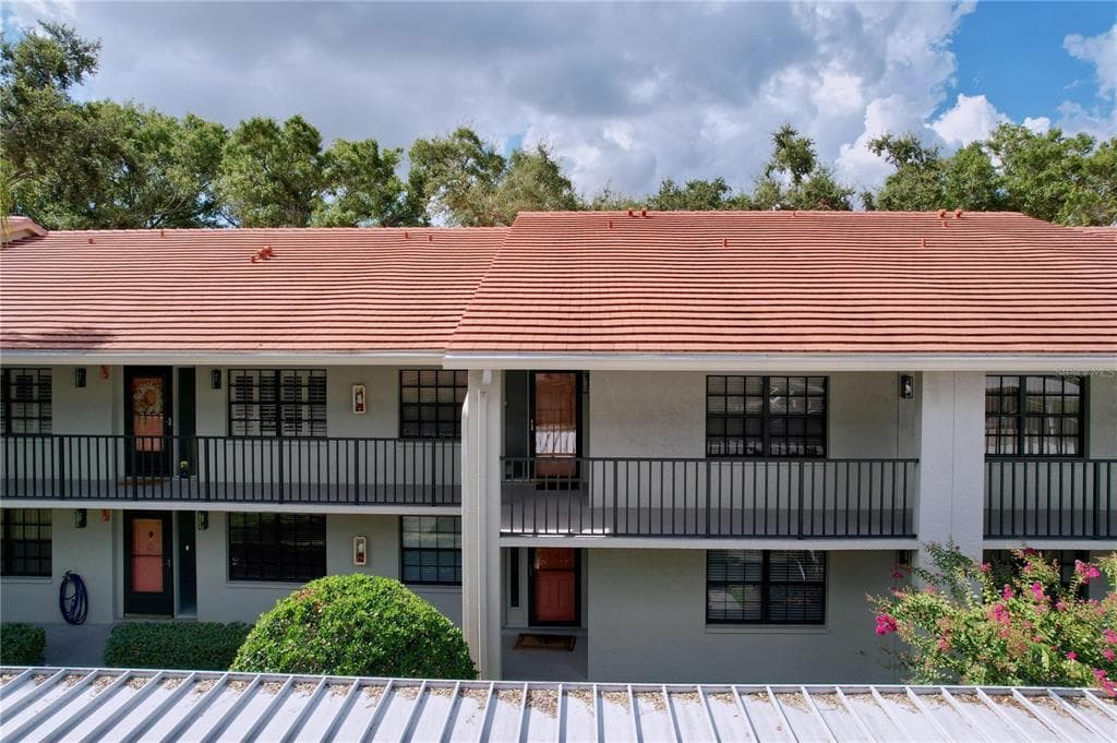 2020 LAKEVIEW DRIVE UNIT 203 CLEARWATER, FL 33763