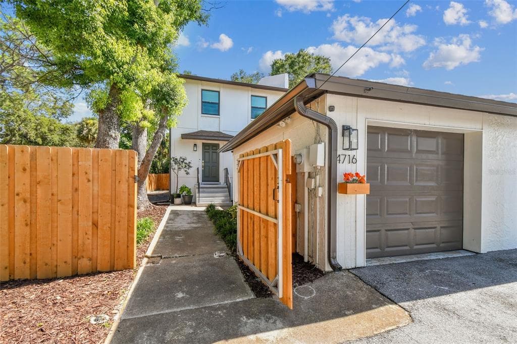 4716 W CHEROKEE ROAD TAMPA, FL 33629