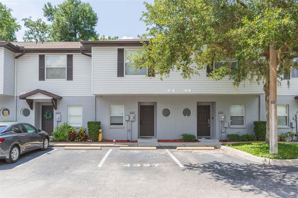 4327 HAR PAUL CIRCLE TAMPA, FL 33614