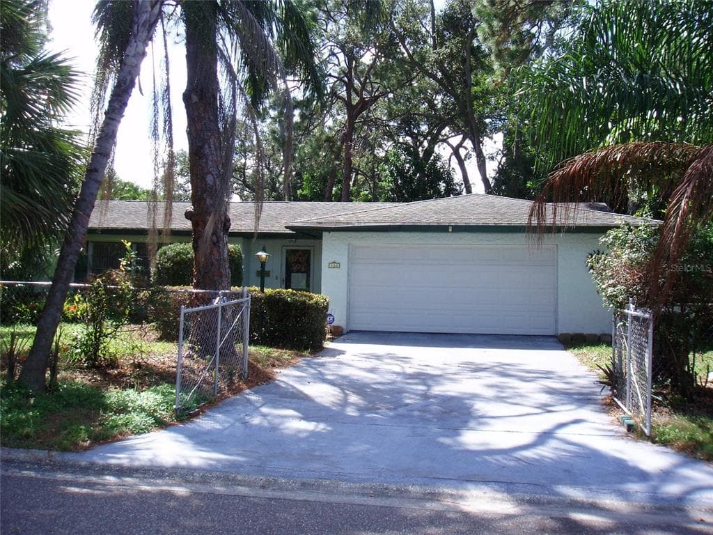 120 SW MONROE CIRCLE N ST PETERSBURG, FL 33703