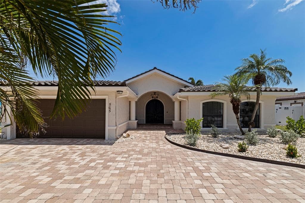 565 CRYSTAL DRIVE