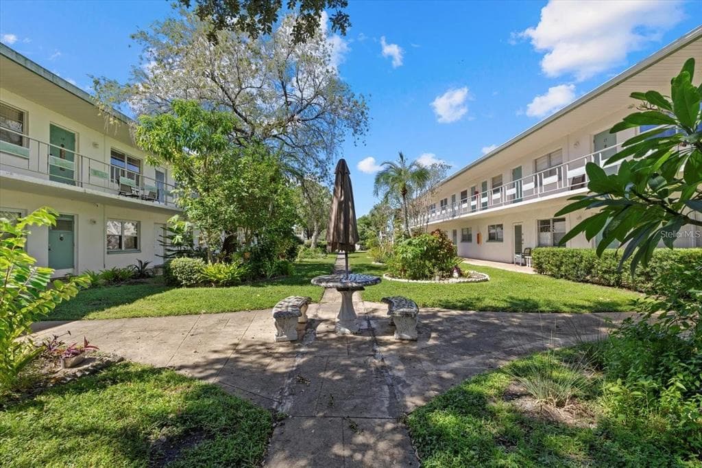 5815 18TH STREET N UNIT 4 ST PETERSBURG, FL 33714