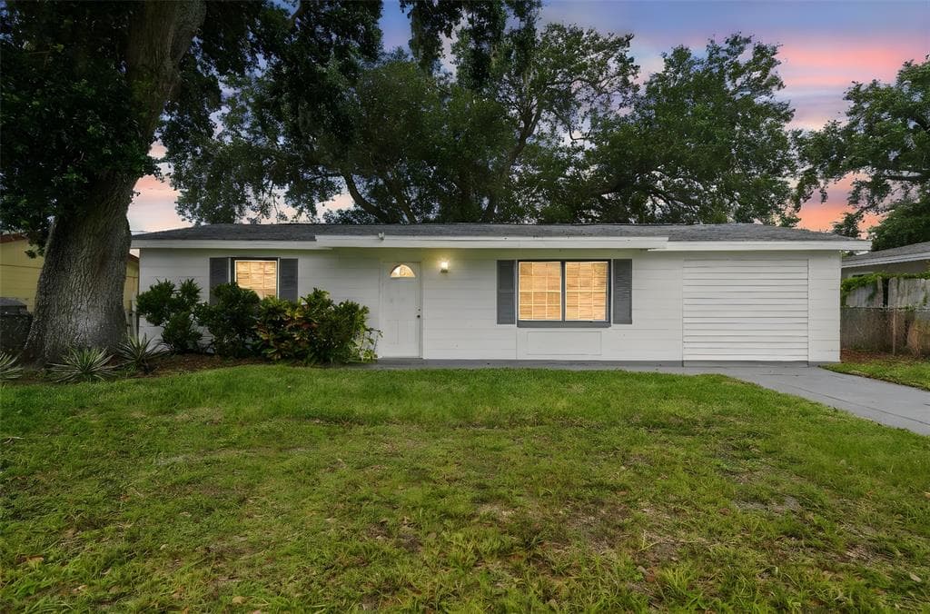 1833 KNOLLWOOD DRIVE HOLIDAY, FL 34690