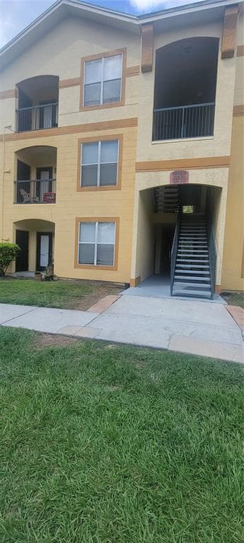5612 PINNACLE HEIGHTS CIRCLE UNIT 111 TAMPA, FL 33624