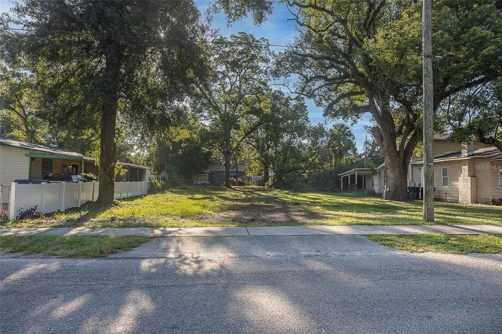 8409 N MULBERRY STREET TAMPA, FL 33604