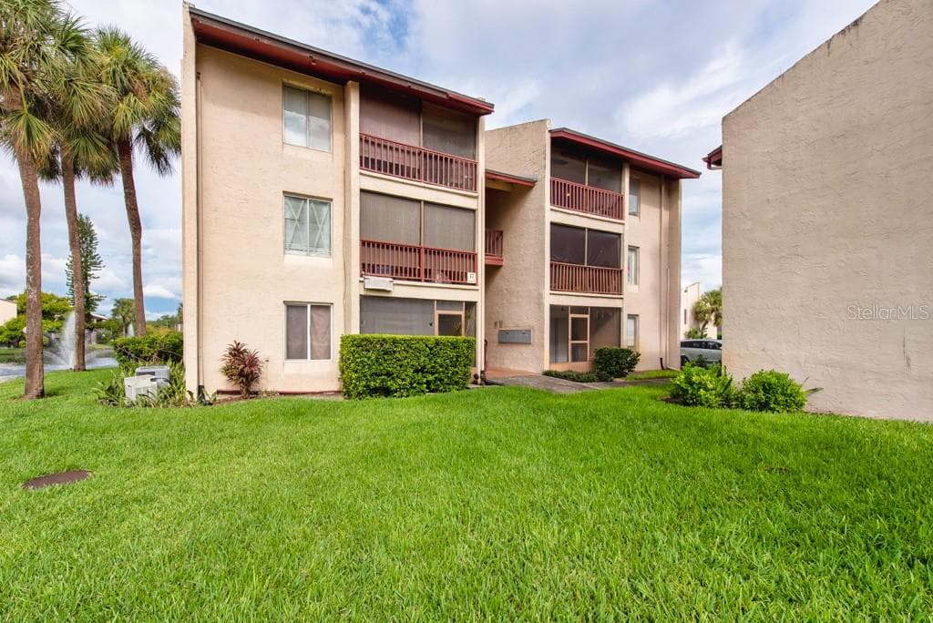 8602 CHAMPLAIN COURT UNIT 93 TAMPA, FL 33614