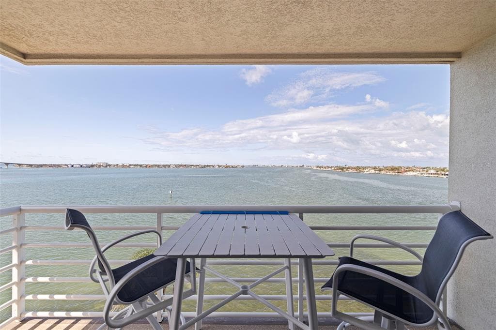 6105 BAHIA DEL MAR CIRCLE UNIT 683 ST PETERSBURG, FL 33715