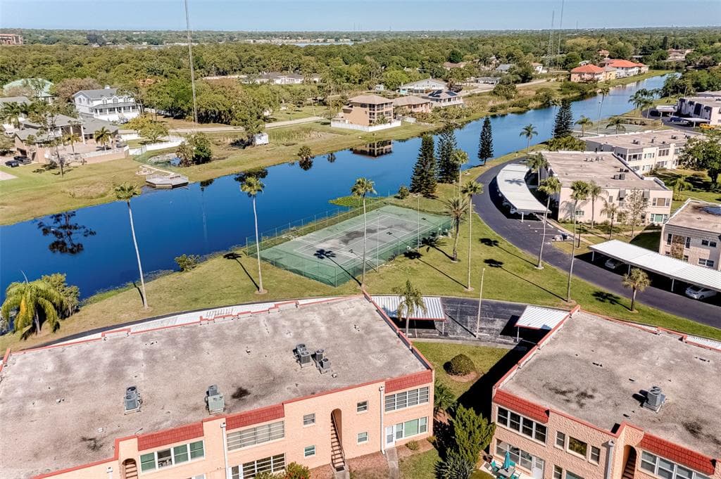 206 DOGWOOD CIRCLE SEMINOLE, FL 33777