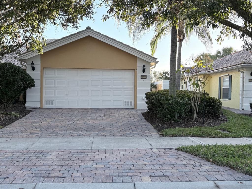 11887 DELFINA LN