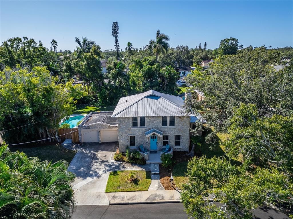 1933 3RD AVENUE W BRADENTON, FL 34205