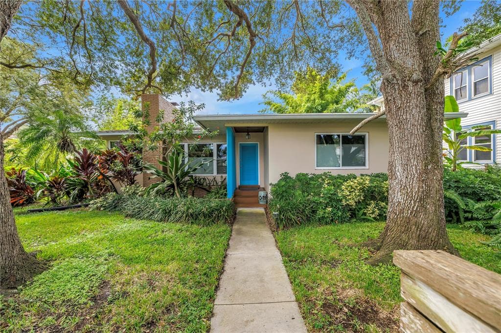 256 19TH AVENUE NE ST PETERSBURG, FL 33704