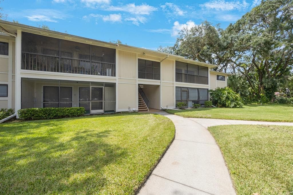 6012 LAKETREE LANE UNIT F TEMPLE TERRACE, FL 33617