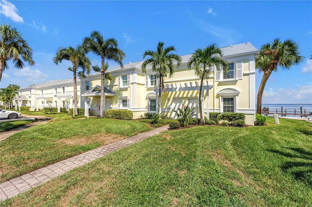 4982 COQUINA KEY DRIVE SE ST PETERSBURG, FL 33705