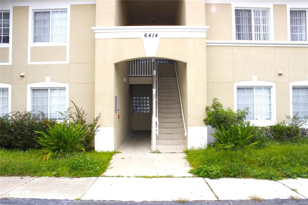 6414 HOLLYDALE PLACE UNIT 101 RIVERVIEW, FL 33578
