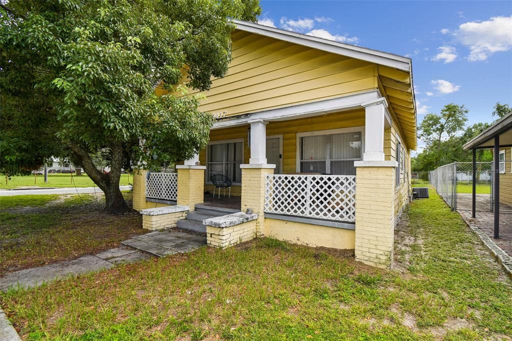 3417 E LAKE AVENUE TAMPA, FL 33610