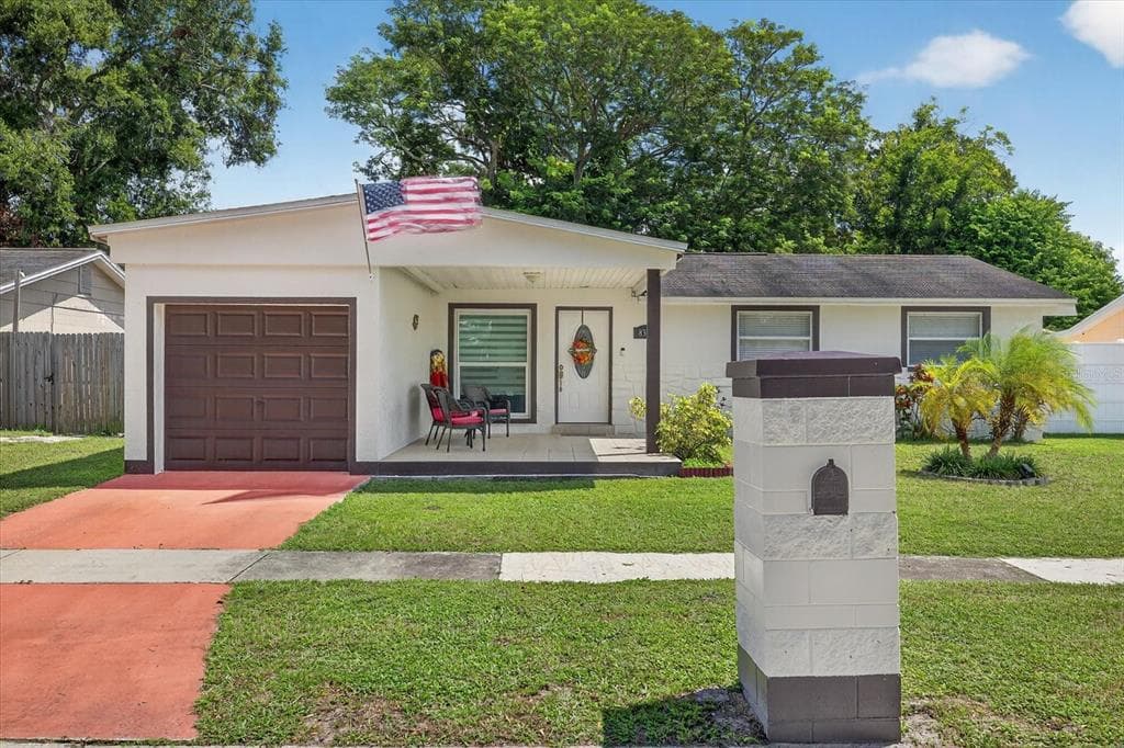 8370 GALEWOOD CIRCLE TAMPA, FL 33615