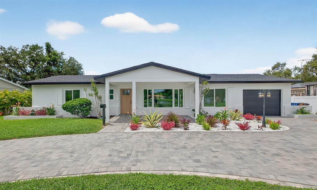 2726 LESLEE LAKE DRIVE N ST PETERSBURG, FL 33713