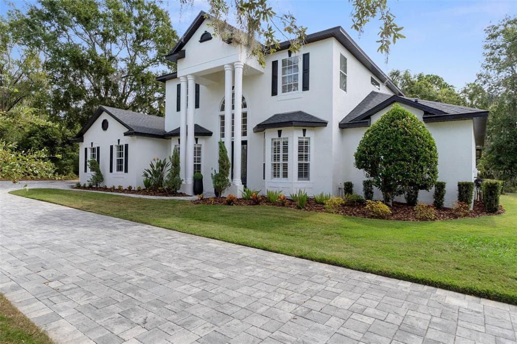 6814 MAGNOLIA POINT DRIVE