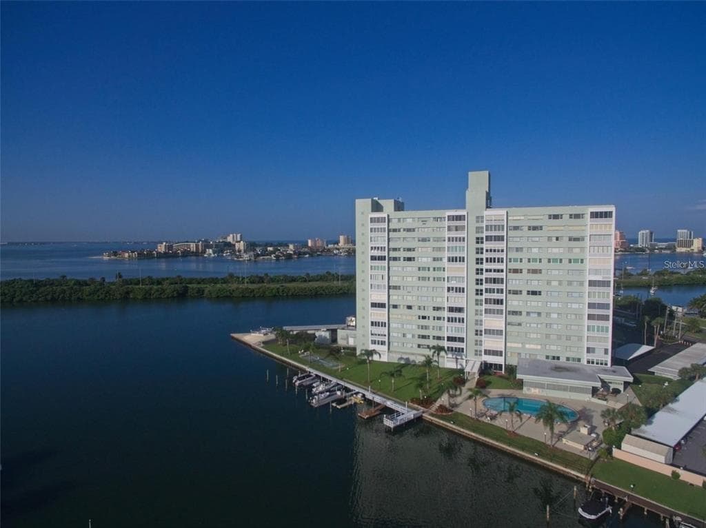 31 ISLAND WAY UNIT 408 CLEARWATER BEACH, FL 33767