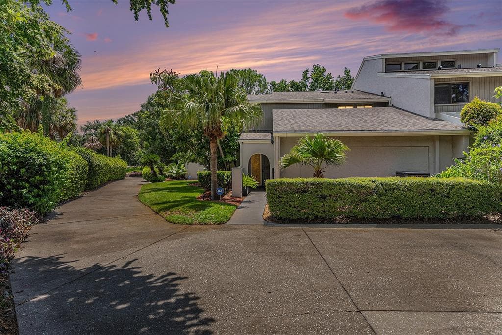 4202 GOLF CLUB LANE TAMPA, FL 33618