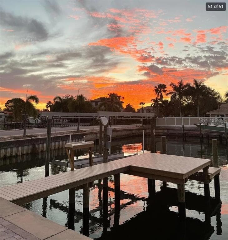 2001 HAWAII AVENUE NE ST PETERSBURG, FL 33703