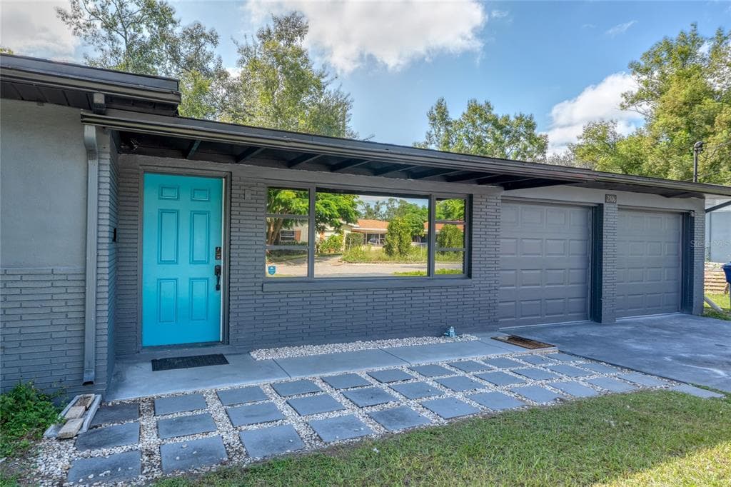 2106 W MINNEHAHA STREET TAMPA, FL 33604