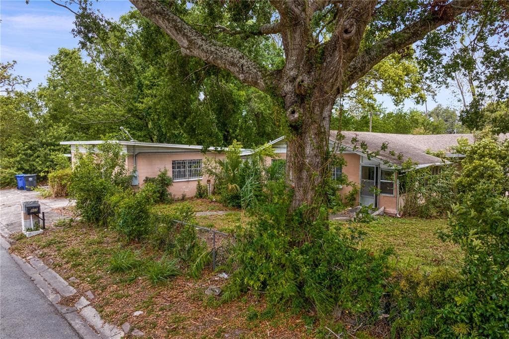 805 W 129TH AVENUE TAMPA, FL 33612