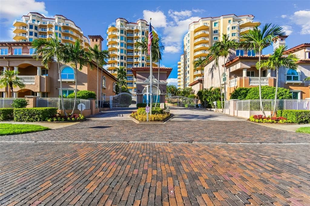 555 5TH AVENUE NE UNIT 424