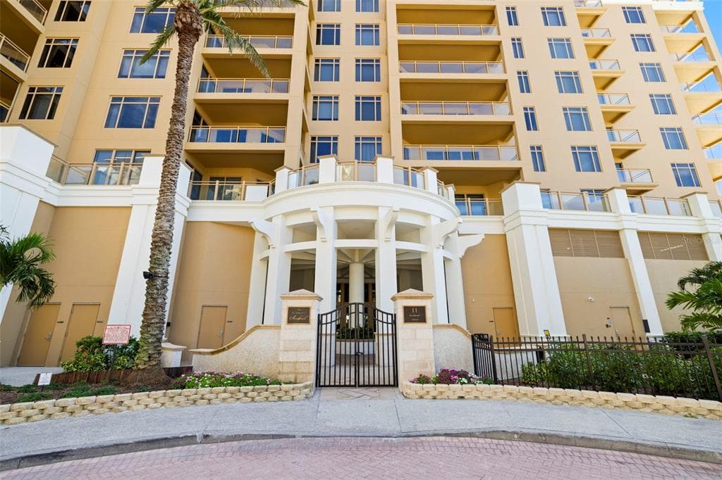 11 BAYMONT STREET UNIT 909 CLEARWATER BEACH, FL 33767