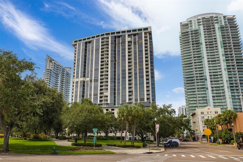 1 BEACH DRIVE SE UNIT 2710 ST PETERSBURG, FL 33701