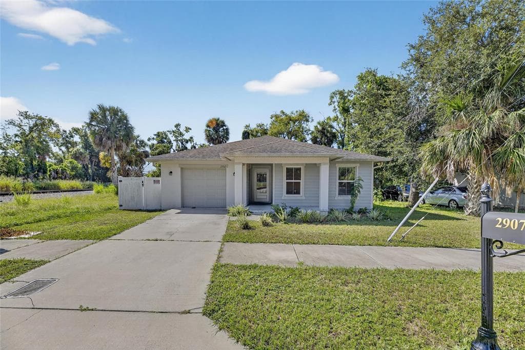 2907 E NORTH BAY STREET TAMPA, FL 33610