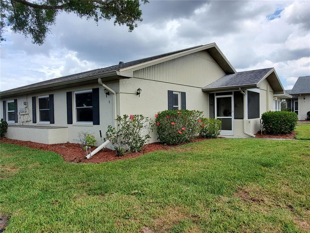 1905 CANTERBURY LANE UNIT E-9 SUN CITY CENTER, FL 33573