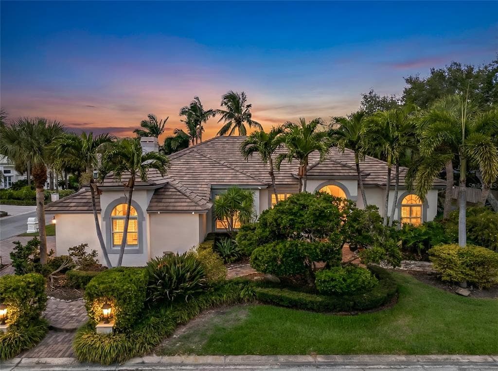 777 CATTAIL COURT NE ST PETERSBURG, FL 33703