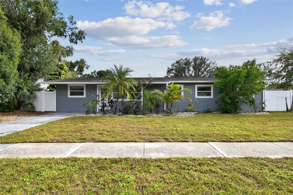 4722 W BAY AVENUE TAMPA, FL 33616