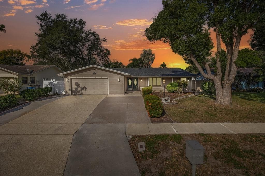 2568 REDWOOD WAY CLEARWATER, FL 33761