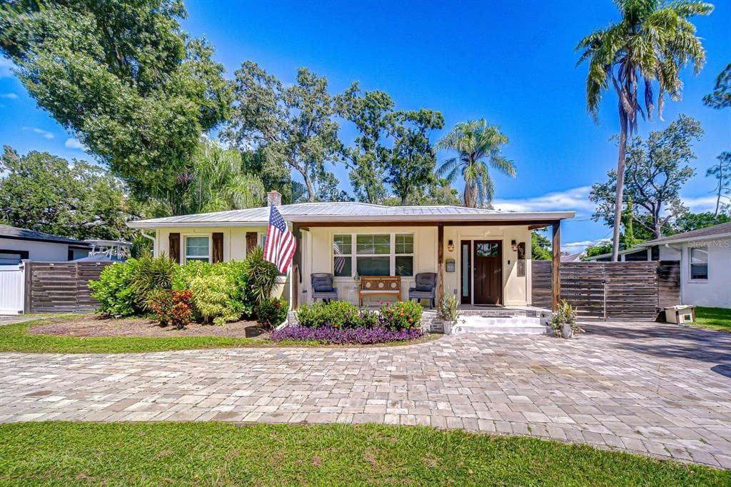 1013 W BERRY AVENUE TAMPA, FL 33603