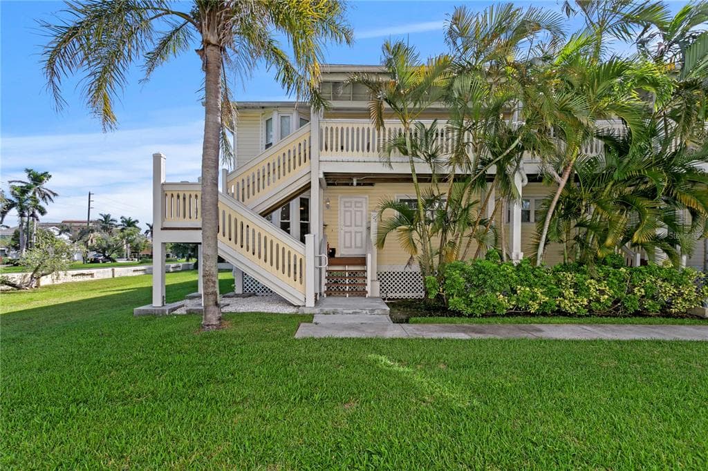 10399 PARADISE BOULEVARD UNIT 106B TREASURE ISLAND, FL 33706