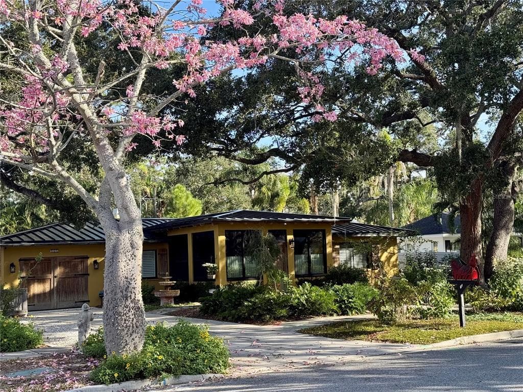 266 LYNDHURST STREET DUNEDIN, FL 34698