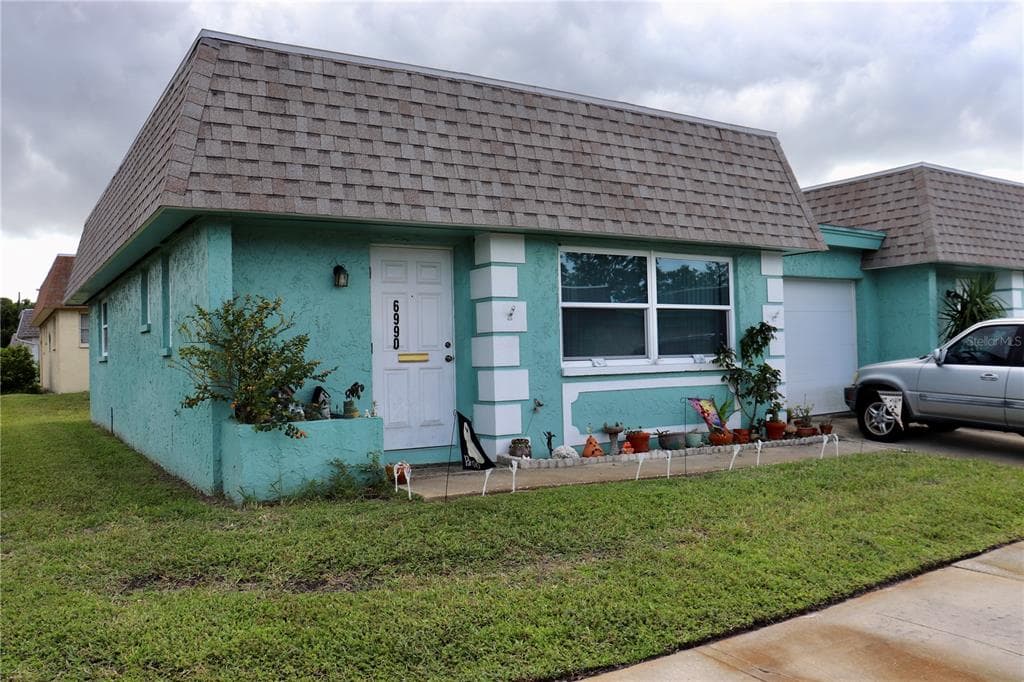 6990 VERSAILLES N UNIT 6990 PINELLAS PARK, FL 33781
