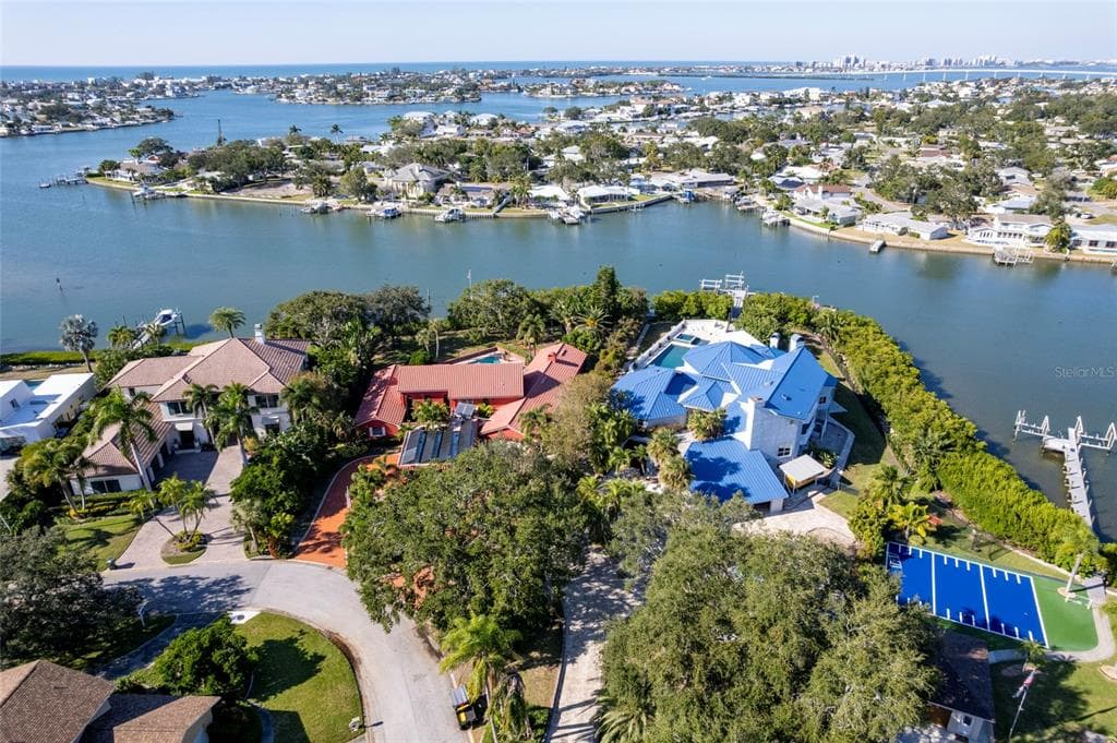 2268 KINGS POINT DRIVE LARGO, FL 33774