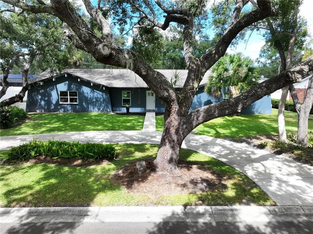 1404 BIG OAK COURT