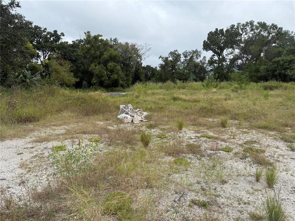 145 W COUNTRY CLUB DRIVE TAMPA, FL 33612