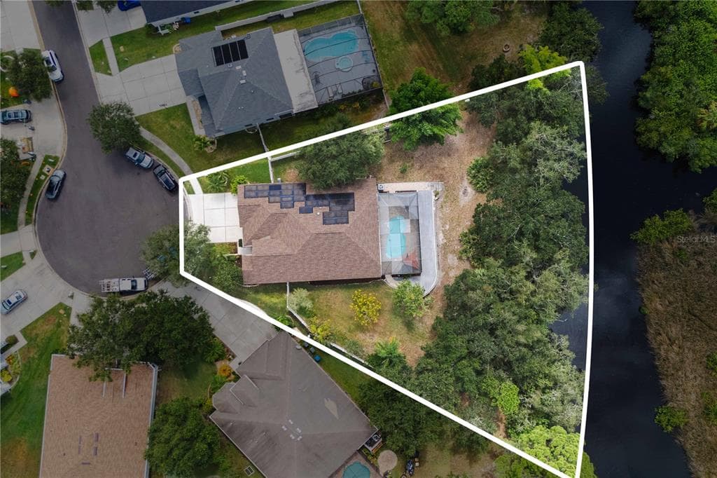 9020 N RIVER ROAD TAMPA, FL 33635