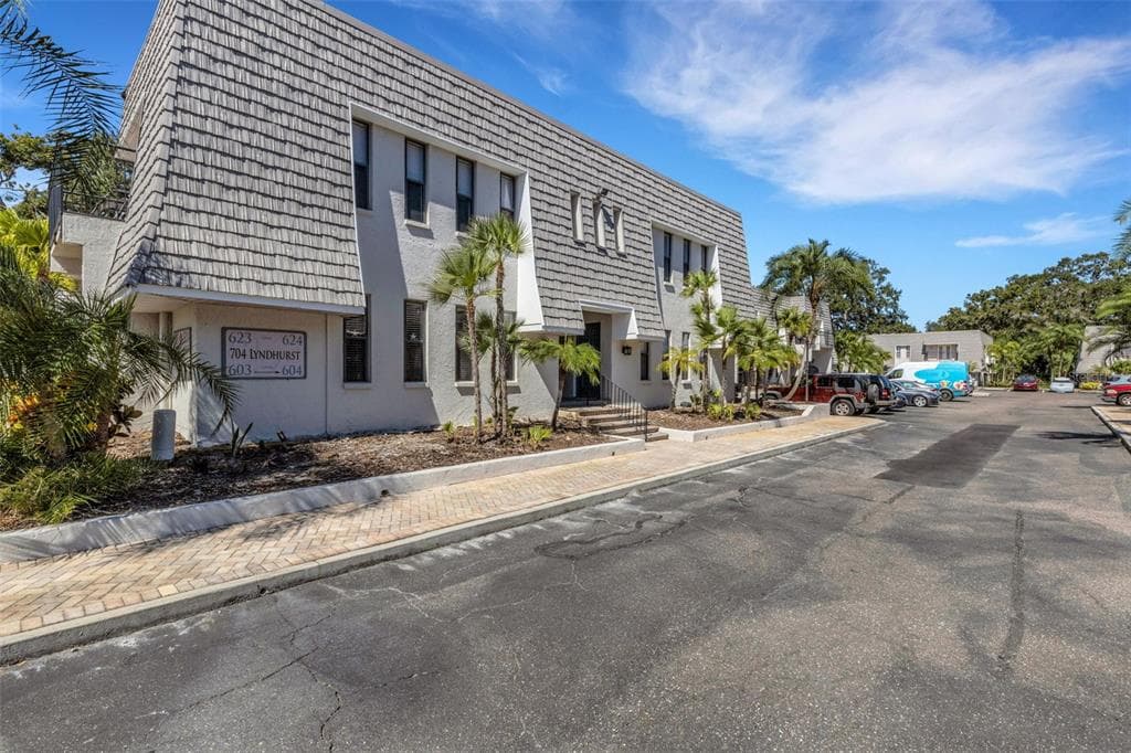 704 LYNDHURST STREET UNIT 623 DUNEDIN, FL 34698