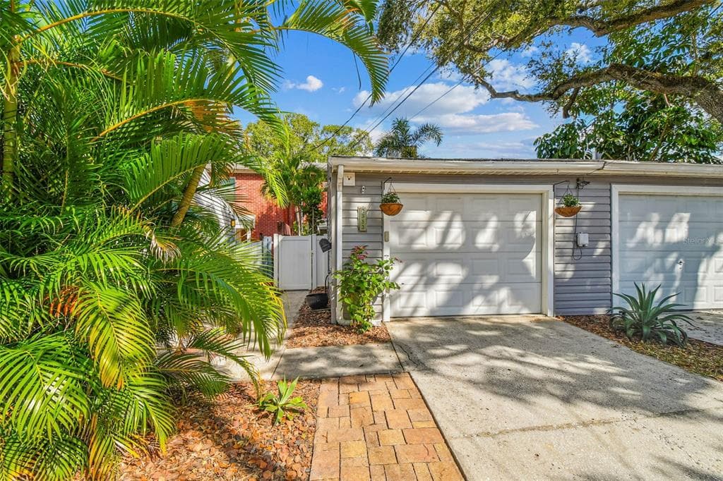 2553 W MARYLAND AVENUE TAMPA, FL 33629